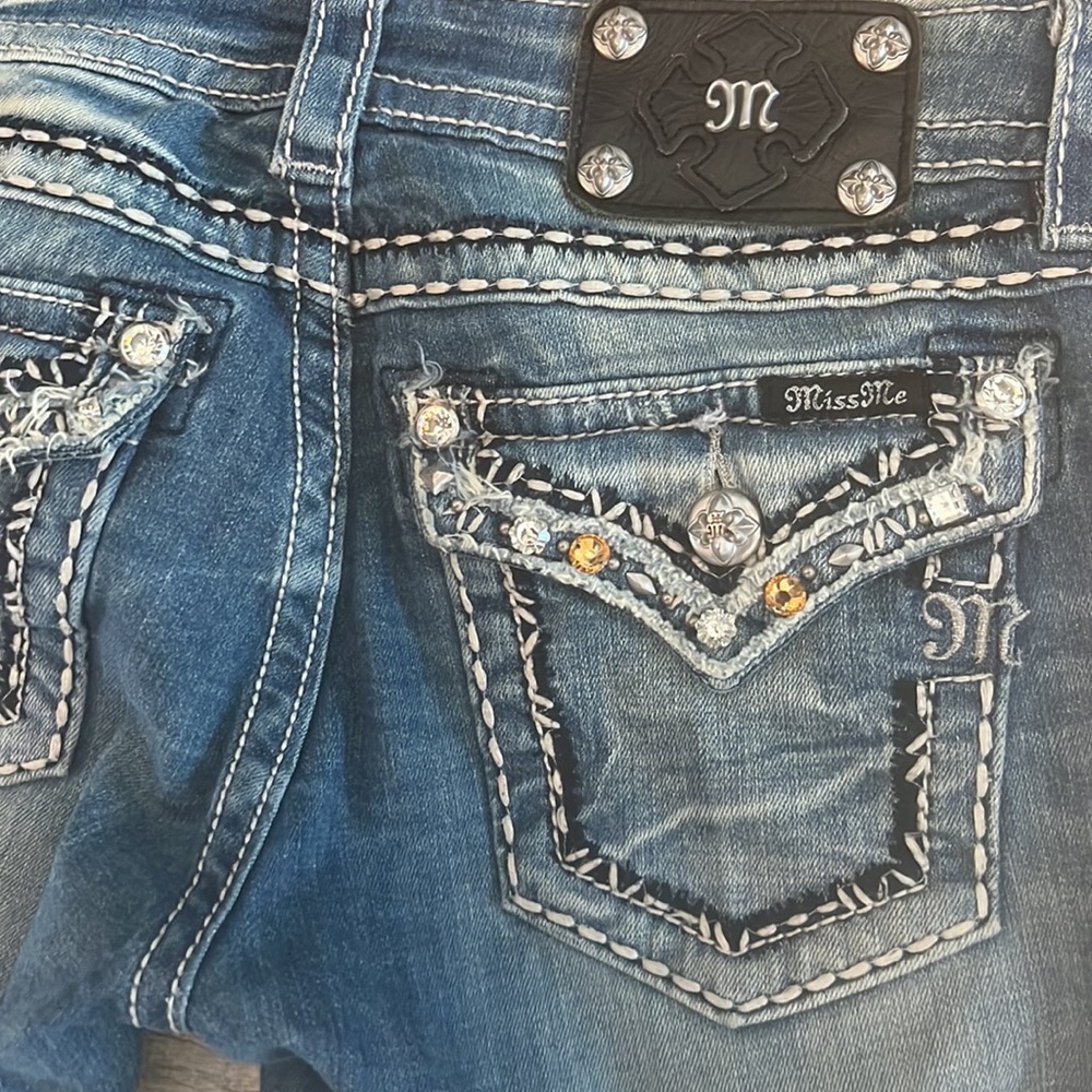 Miss Me Women’s Jeans Cuffed‎ Capri Color: Blue Size: 28 Style: JV5755P4
